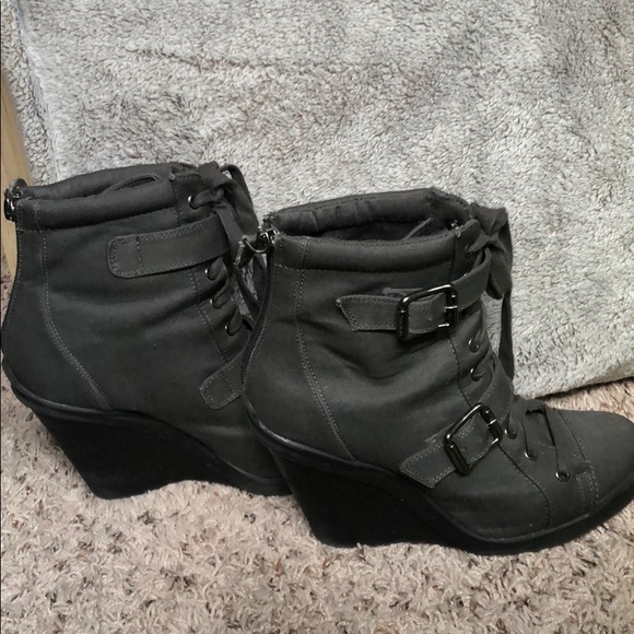 Simply Vera by Vera Wang platform booties - Picture 4 of 8